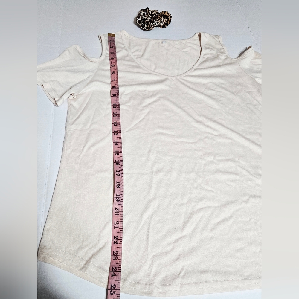 Women’s Cream Cold Shoulder Top with Leopard Print‎ Scrunchie Set - Picture 8 of 8